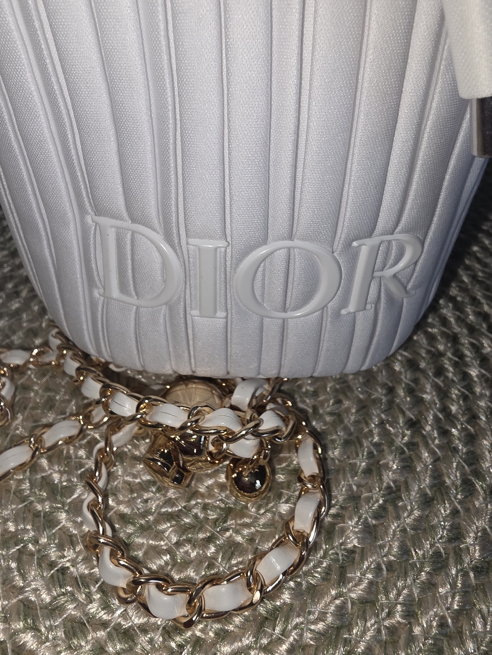 Fun DIOR GWP White Drawstring Bucket Bag/Pouch with Gold Chain - Picture 2 of 9